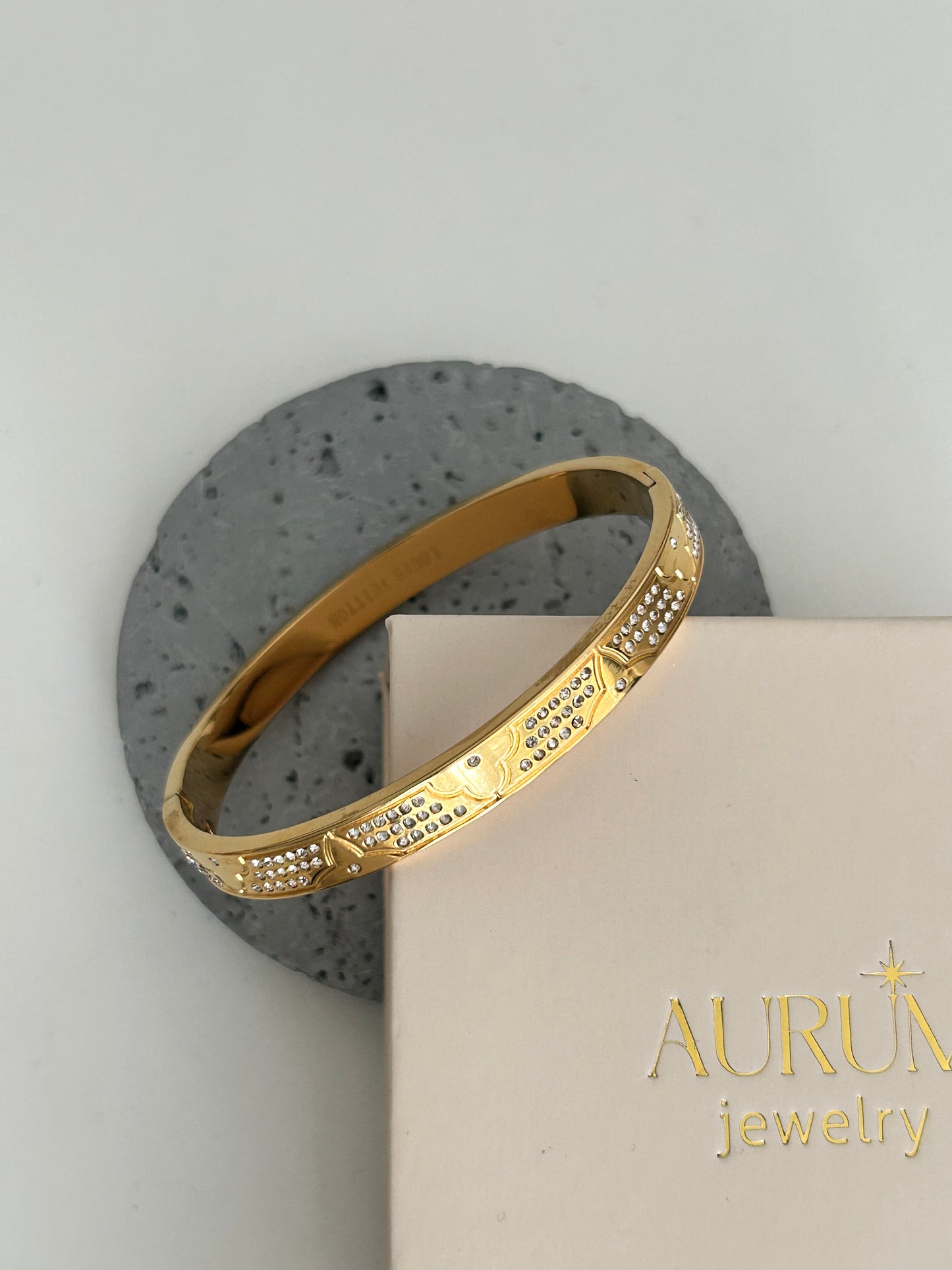 Almira bangle - 18k Gold Plated Floral Clover Bangle