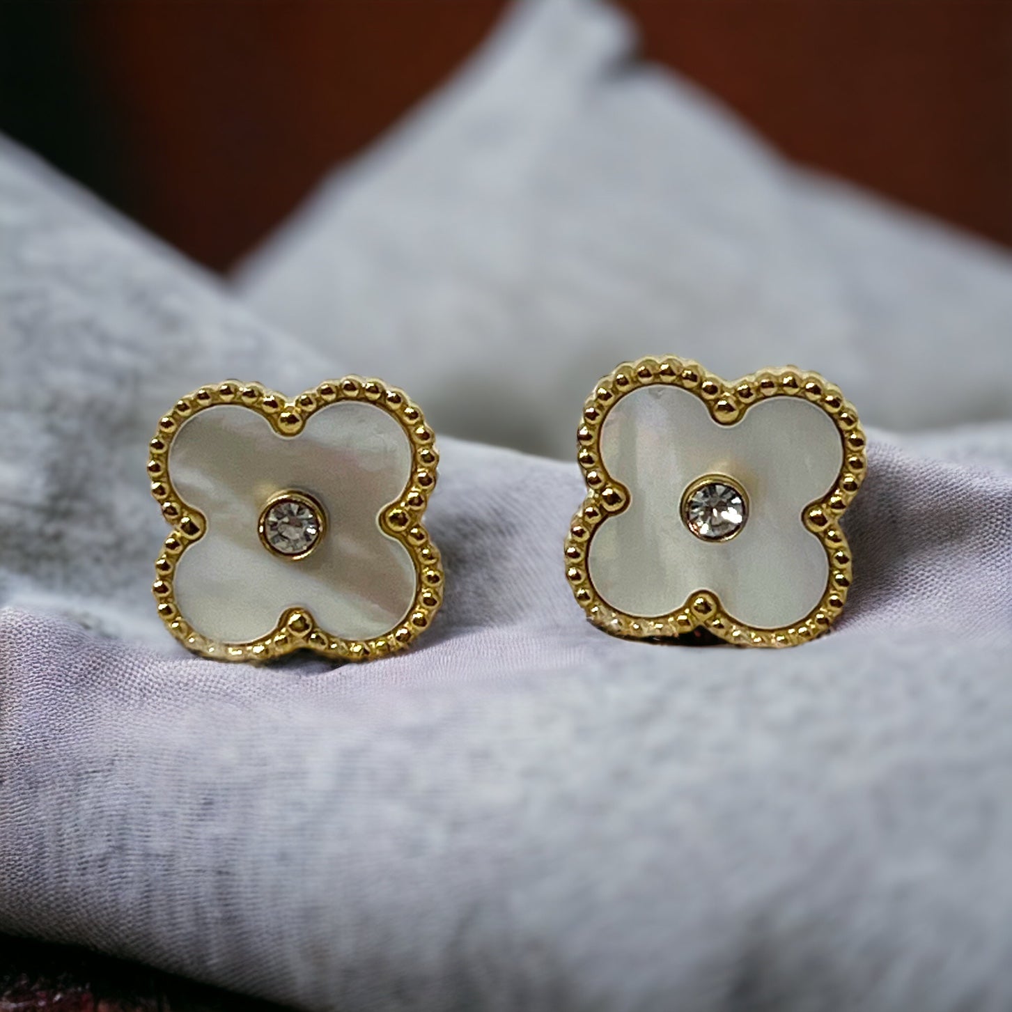 Aurum Lucky Sparkle Clover White Earrings