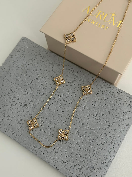 Estelle necklace • Clover necklace