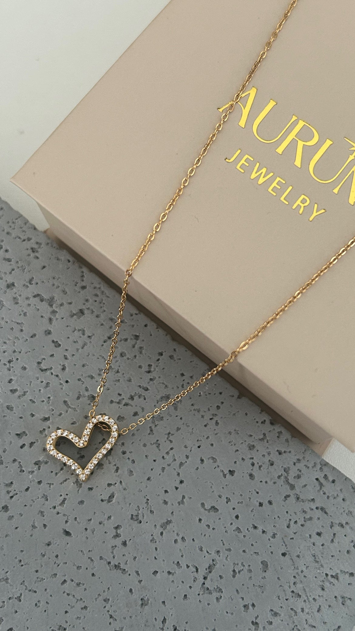 Annie Necklace • Heart necklace