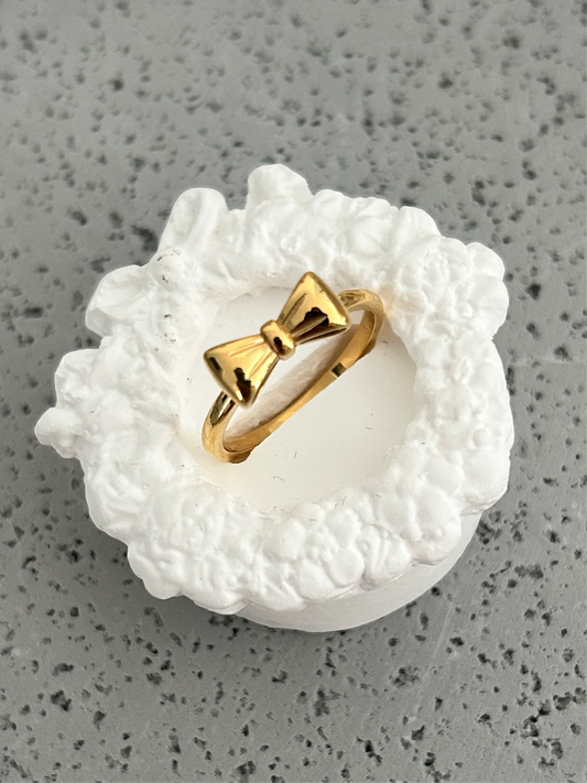 Grace Ring • Gold bow ring