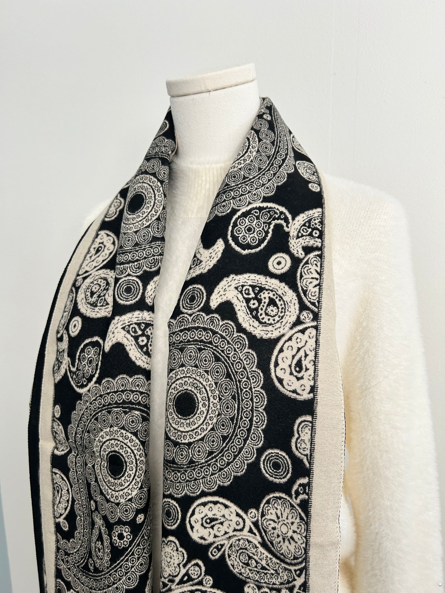 Cashmere feel shawl with paisley prints