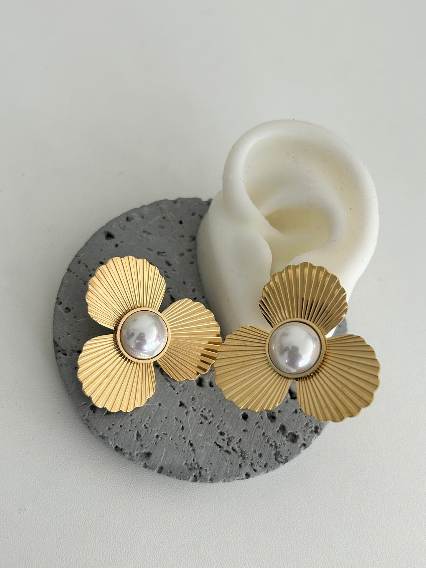 Rihana Earrings • Chunky pearl earrings