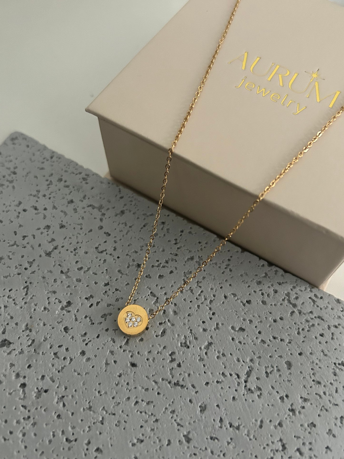 Wania necklace • Dainty Heart Necklace