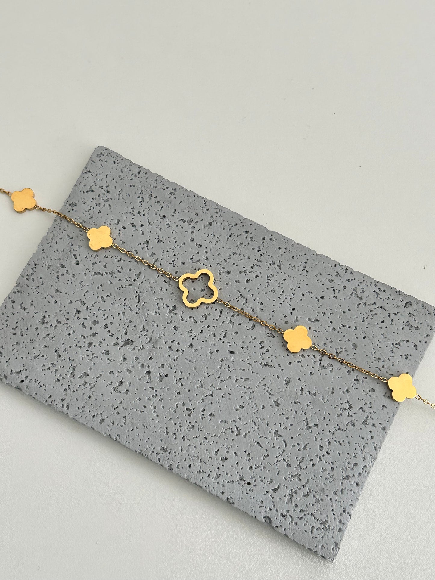 Cloverly necklace