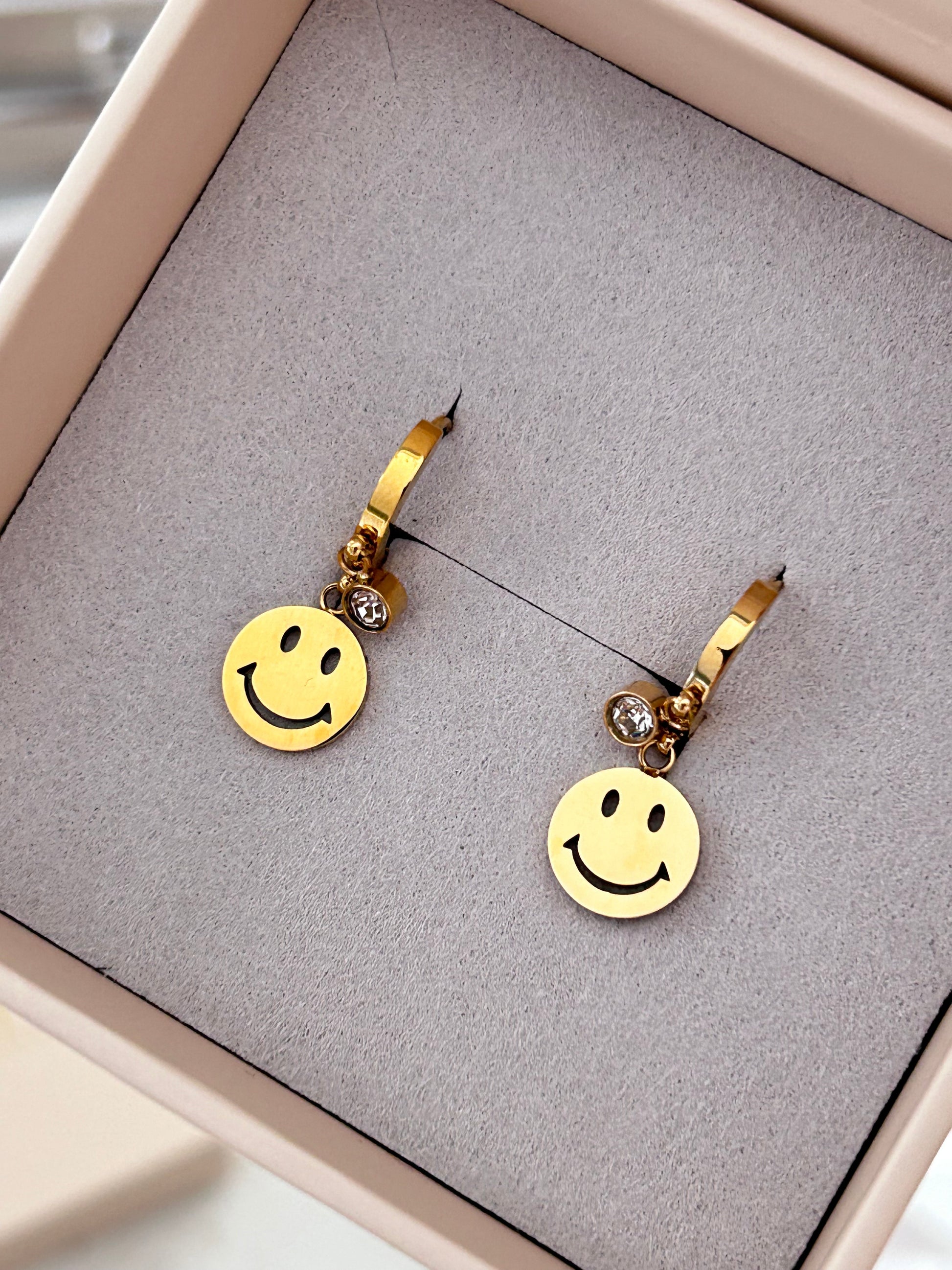 Aurum jewelry happy face earrings smiley face