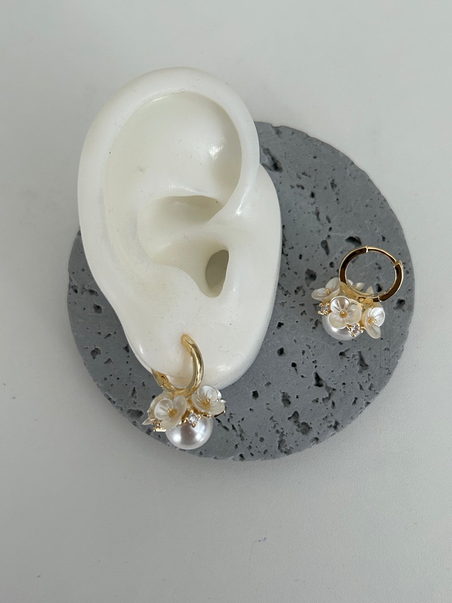 Shafia Hoop Earrings • Pearly floral hoops