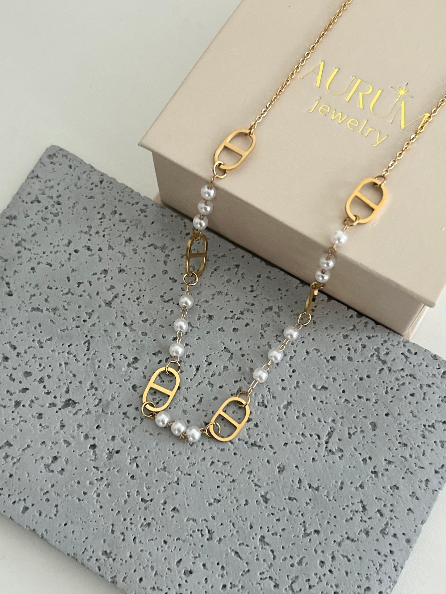 Daniela necklace • Pearly tarnish-free necklace