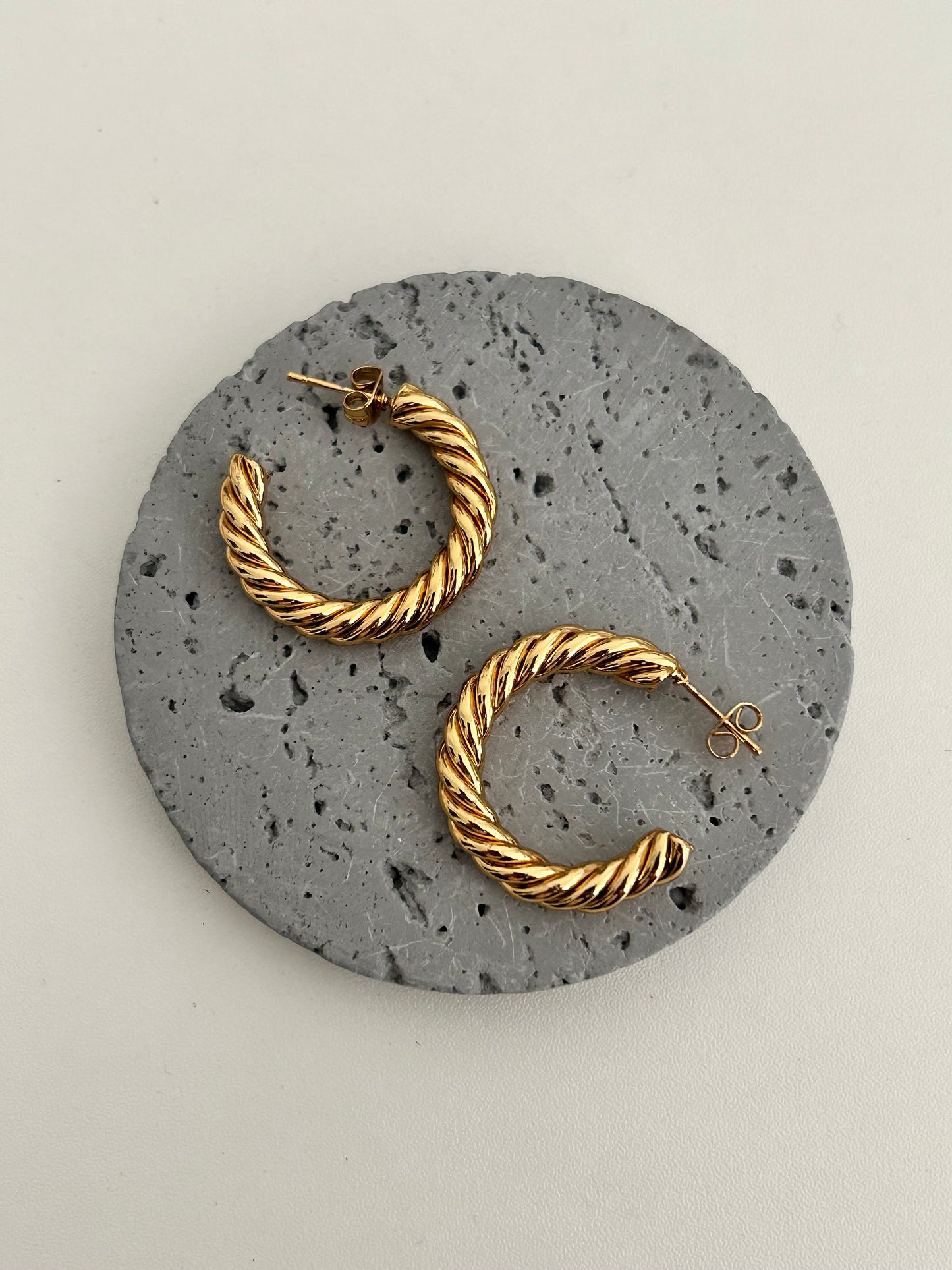 Noor-ul-ain Hoop Earrings