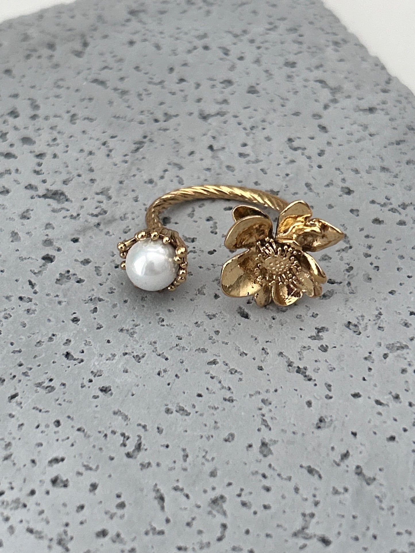 Faiza Ring • Gold flower and pearl adjustable ring