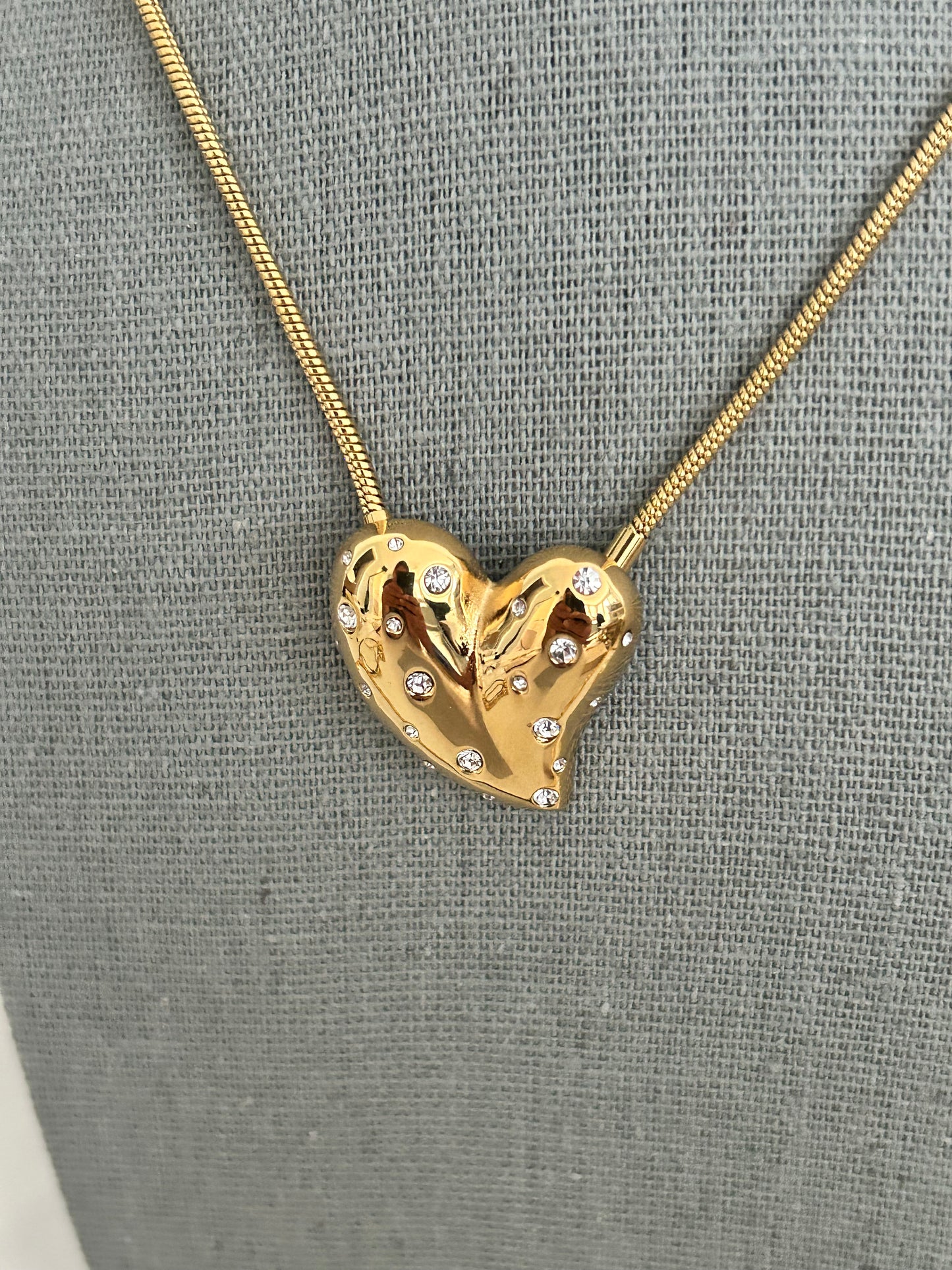 Azra Necklace • Heart necklace