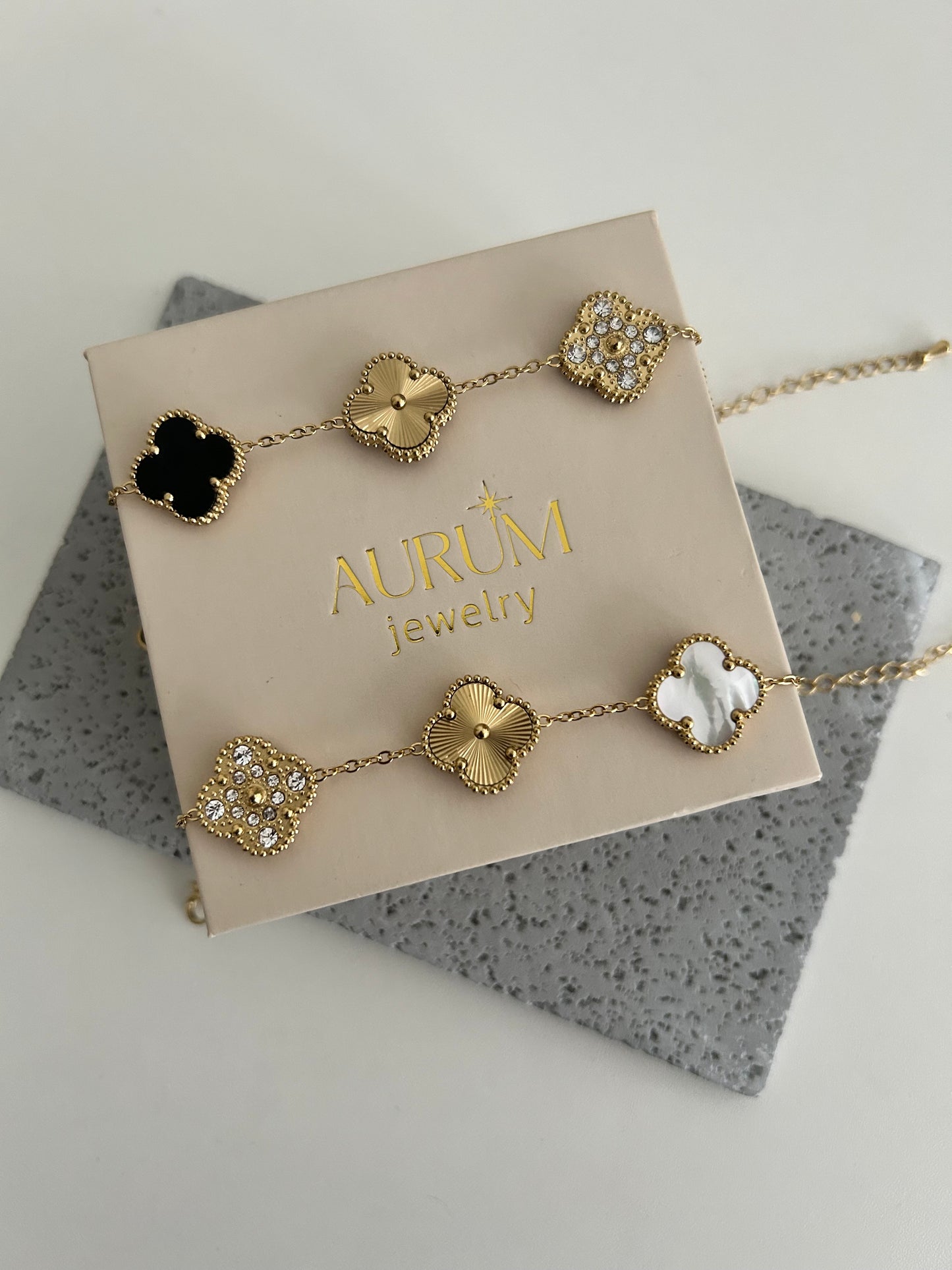 Alayna bracelet • Rhinestone and gold clover bracelet