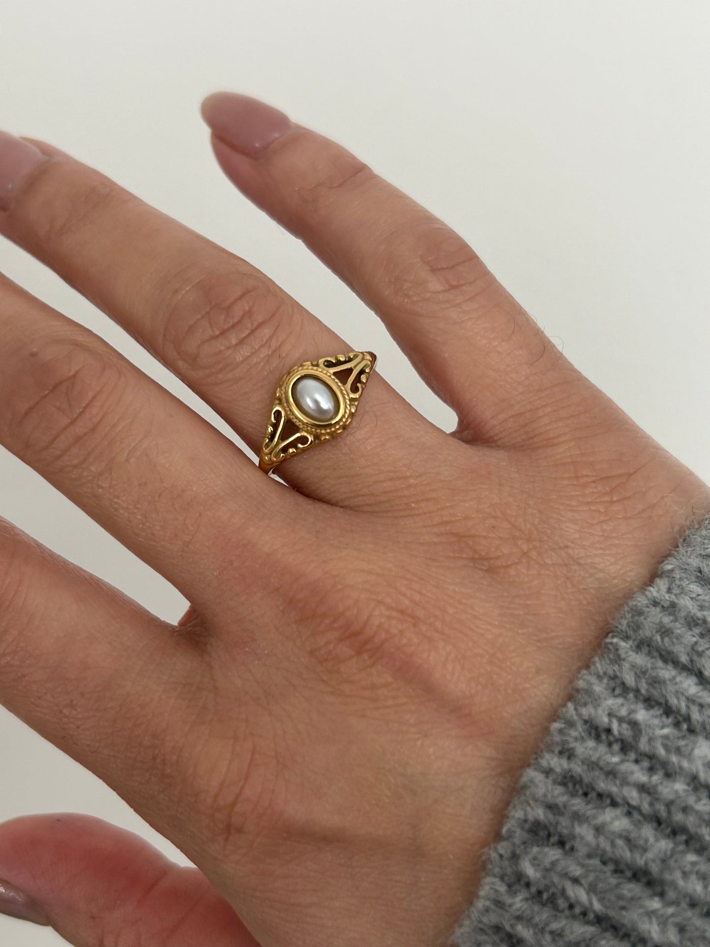 Annie Ring • Anti-tarnish Vintage Pearl gold ring