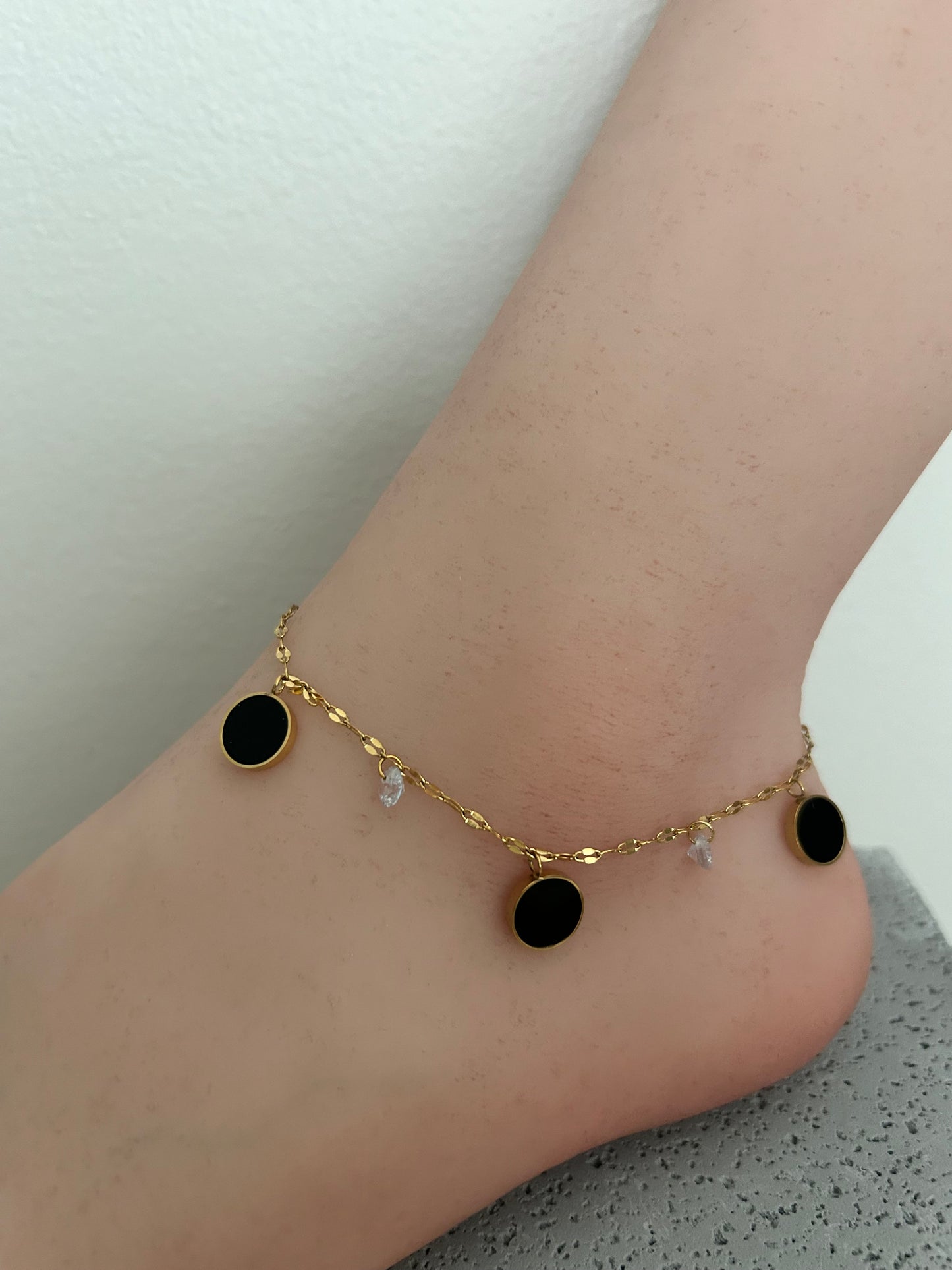 Kendra anklet • Black round charm anklet