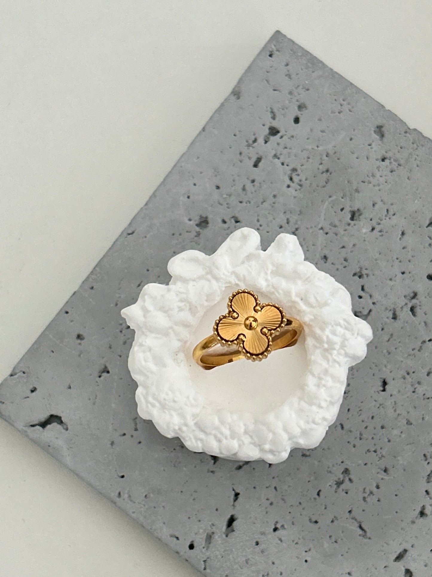 Aliya ring • gold four leaf clover