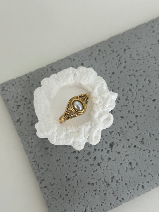 Annie Ring • Anti-tarnish Vintage Pearl gold ring