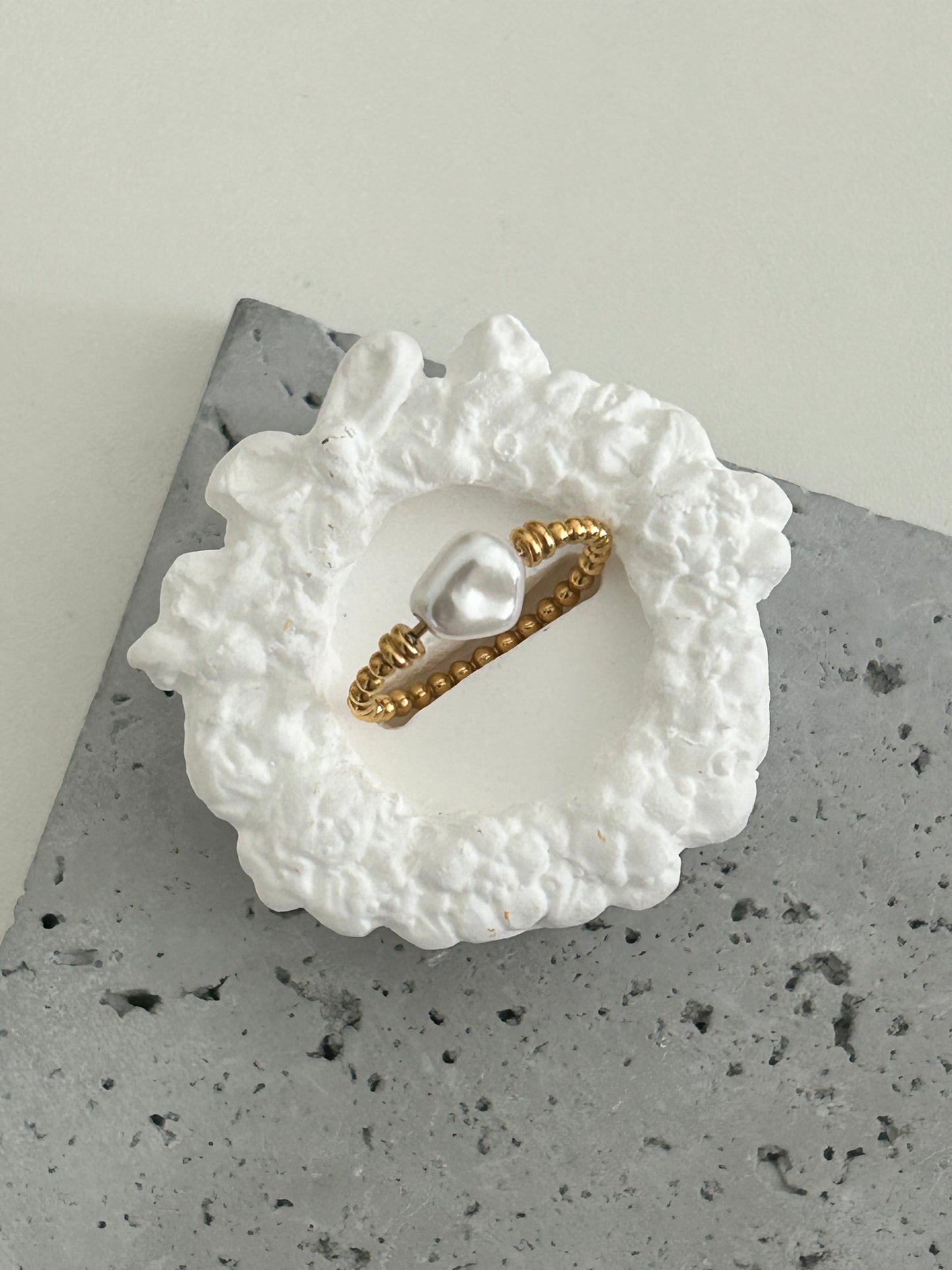 Rawiya Ring • Gold fresh pearl ring