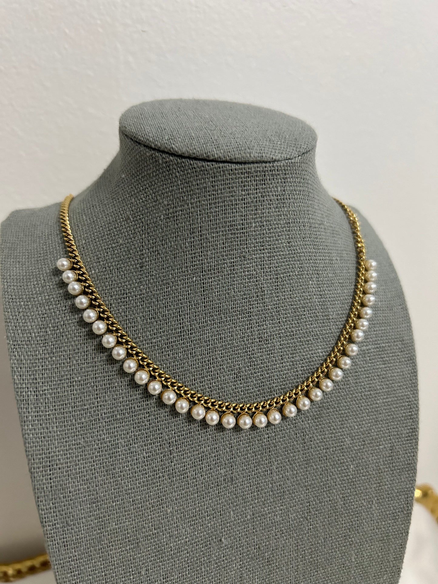 Malayka Necklace • Gold pearl necklace