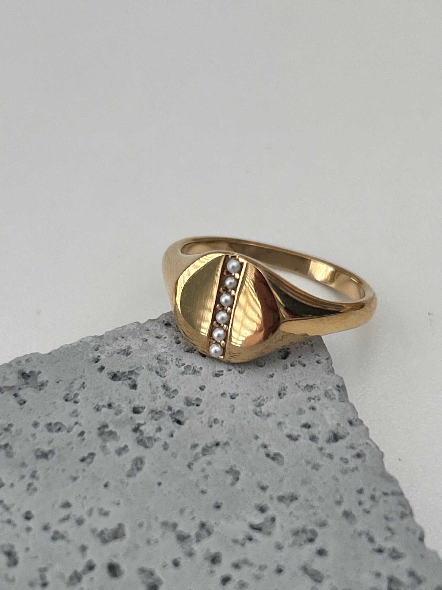 Meera Ring • Pearl gold ring