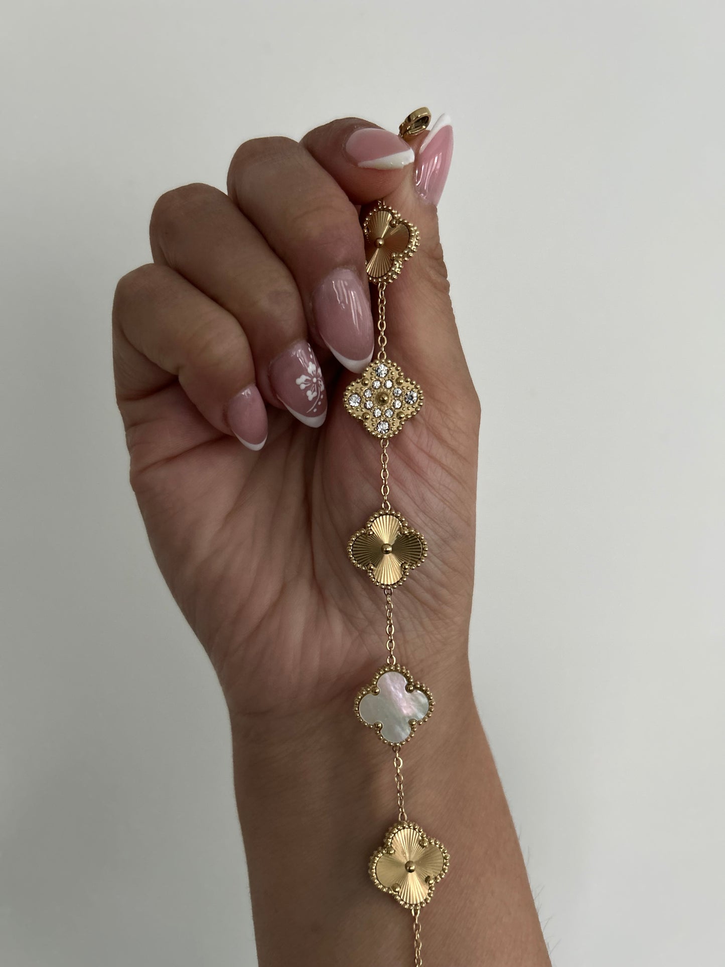 Alayna bracelet • Rhinestone and gold clover bracelet