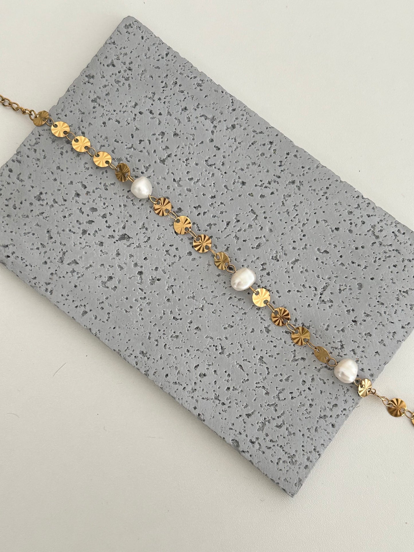 Aniyah gold pearl bracelet