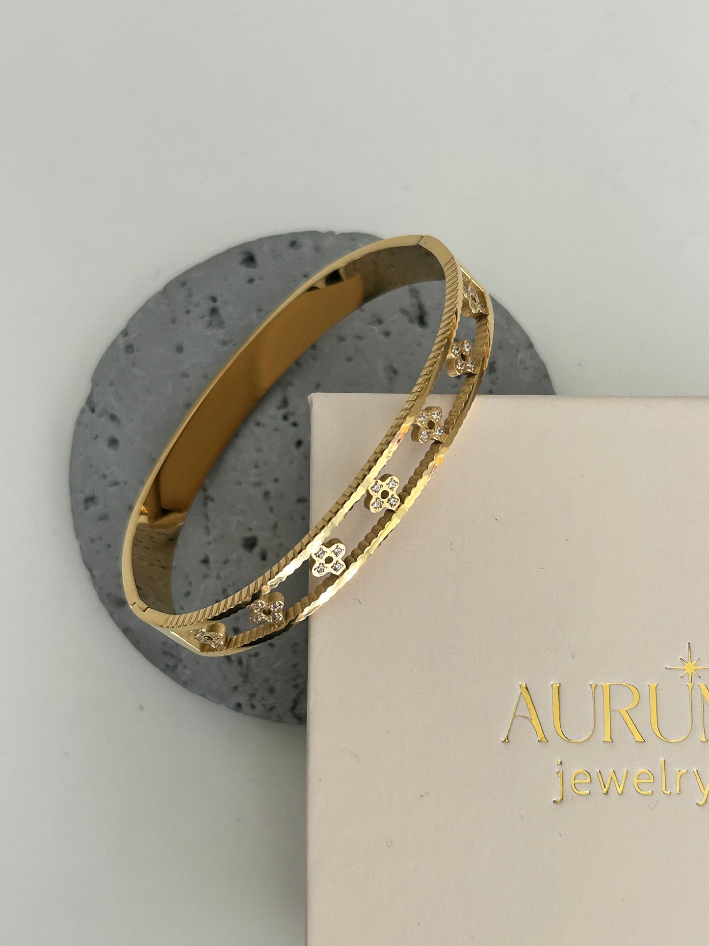 Wren bangle - 18k Gold Plated Floral Clover Bangle