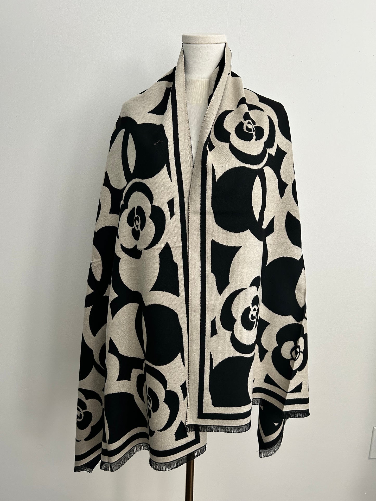 Cashmere feel shawl with paisley prints