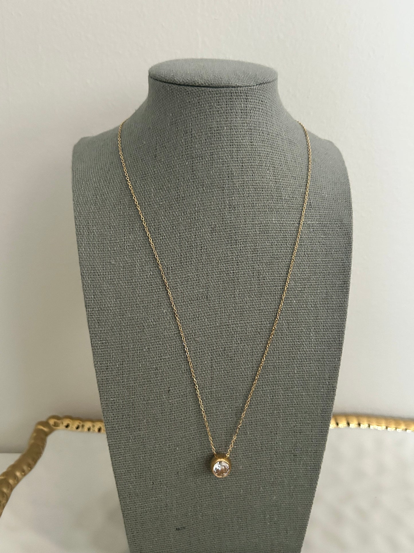 Zinia necklace • Single stone Necklace