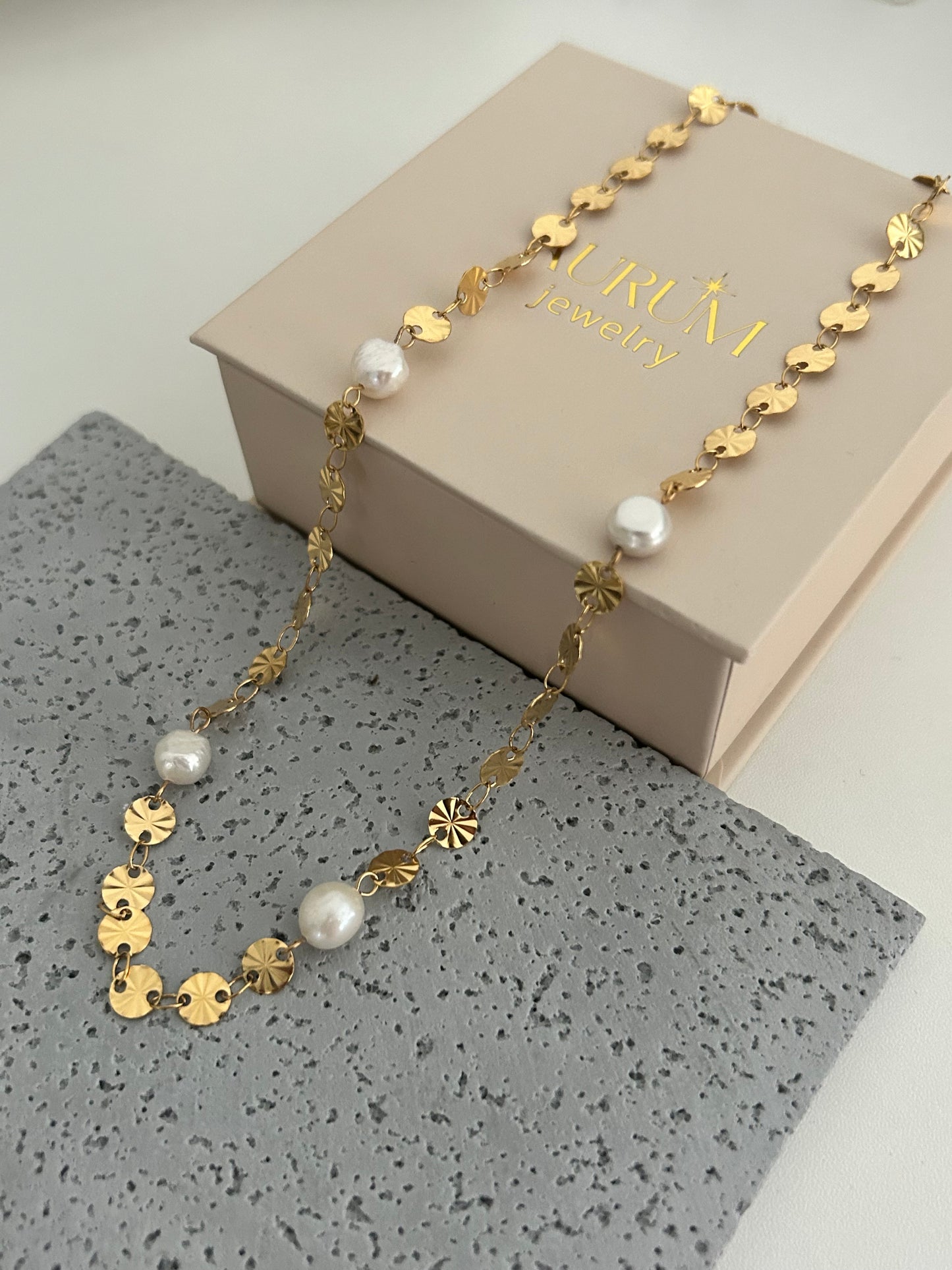 Aniyah Necklace • Gold pearl necklace