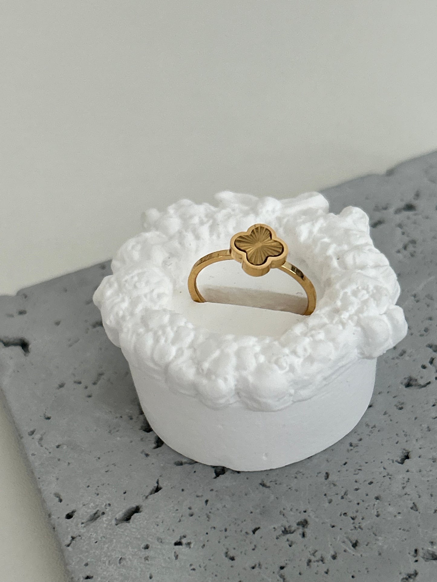 Julie ring • gold mini four leaf clover