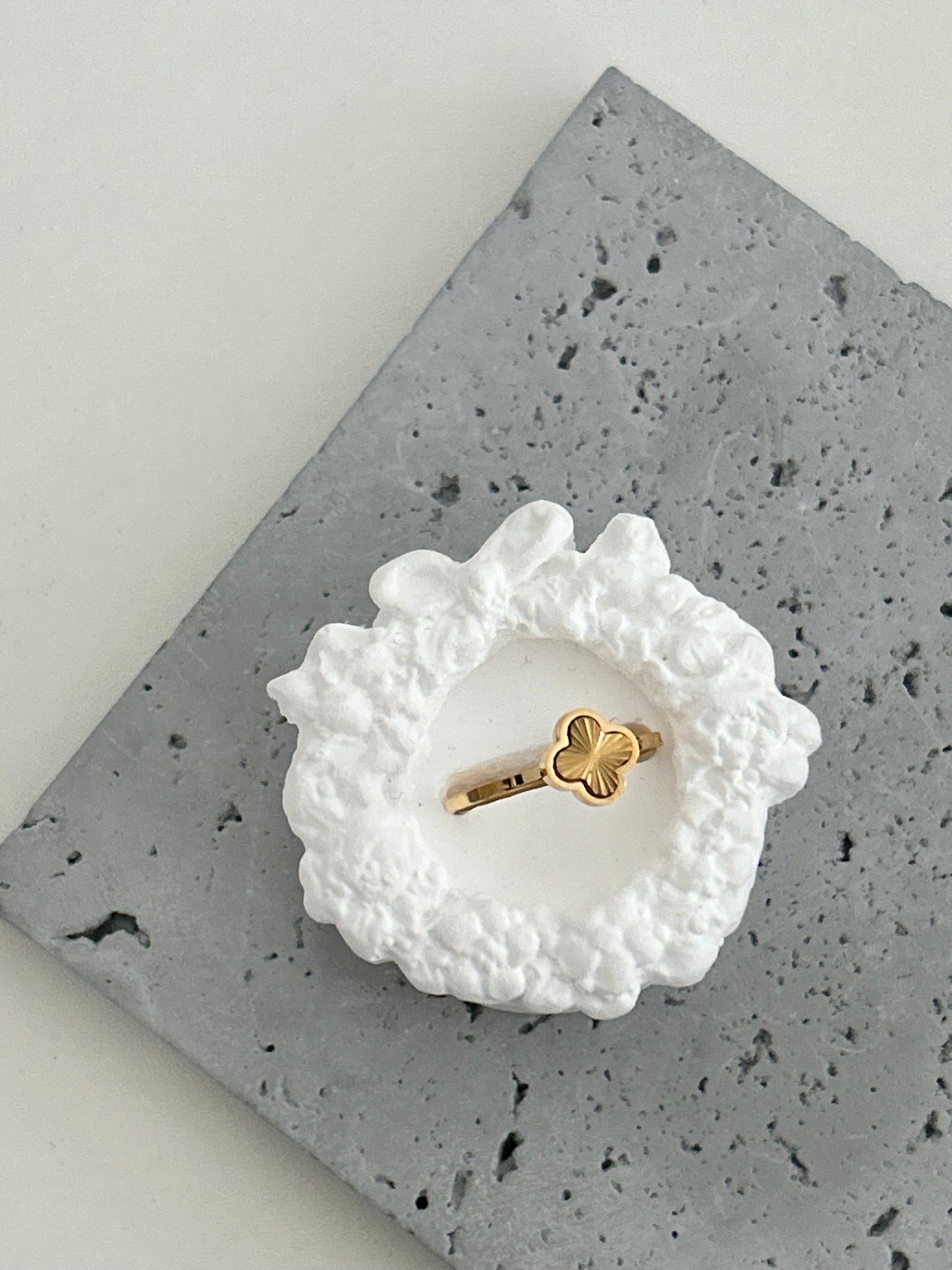 Julie ring • gold mini four leaf clover