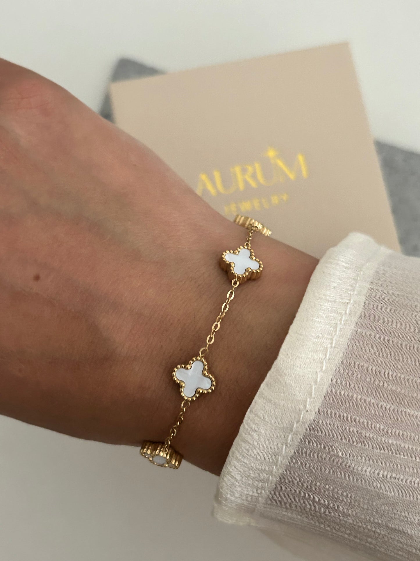 Shafia bracelet - Four-leaf Gold dainty white clover bracelet