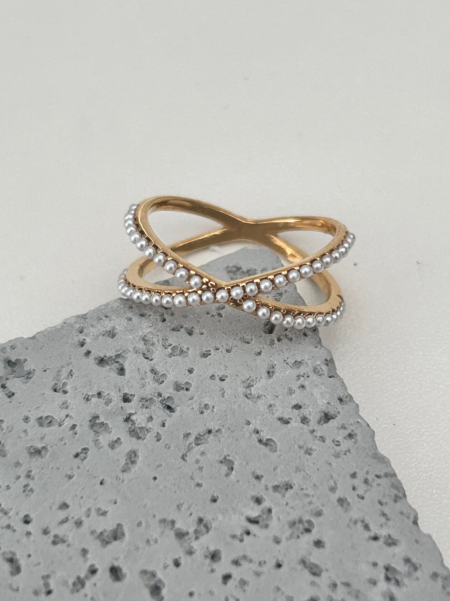 Sakina Ring • Pearl gold ring