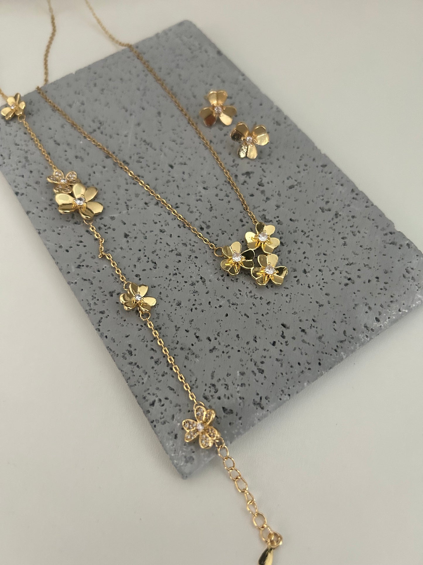 Ines necklace • Three Clovers Necklace