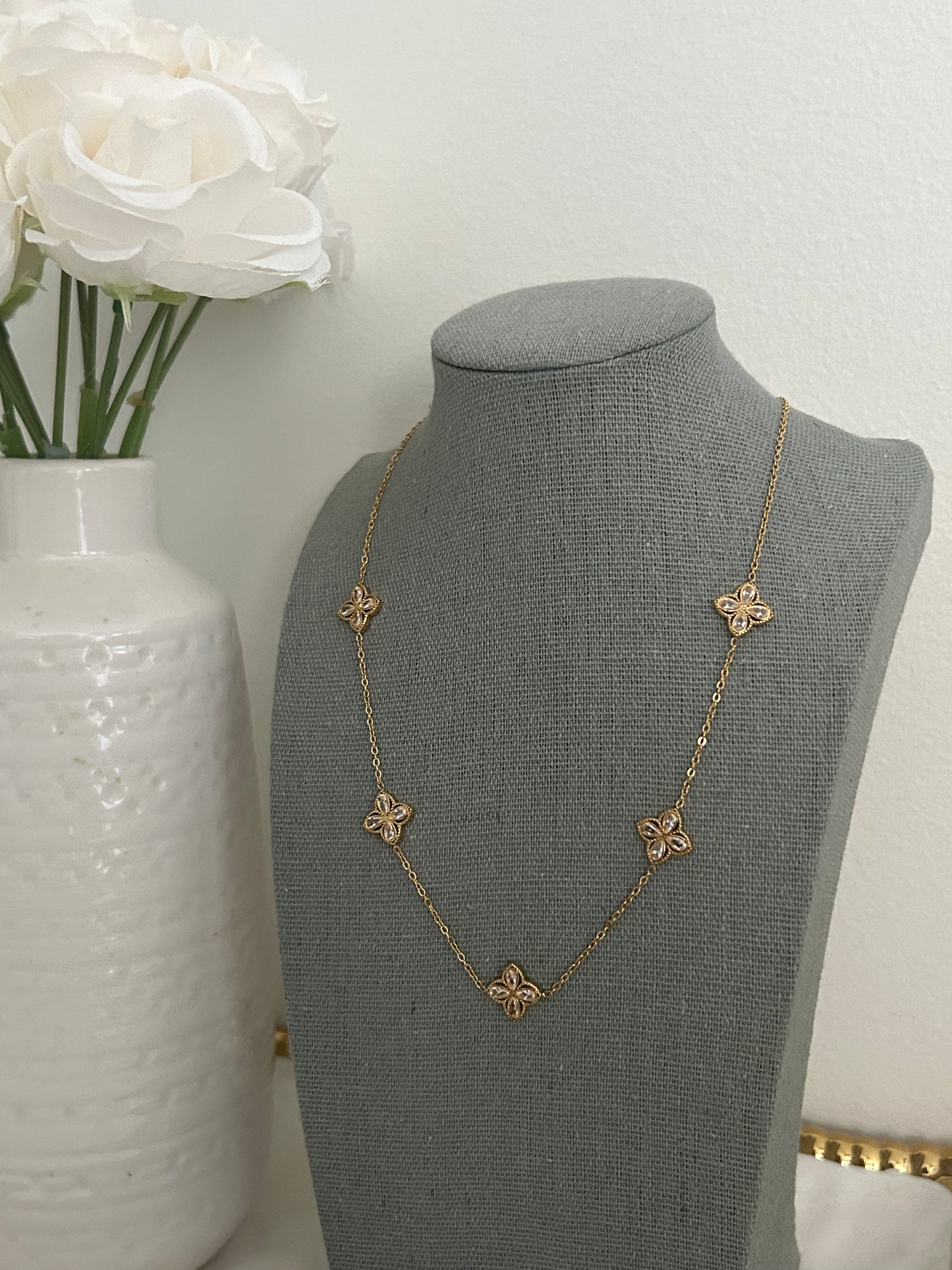 Estelle necklace • Clover necklace