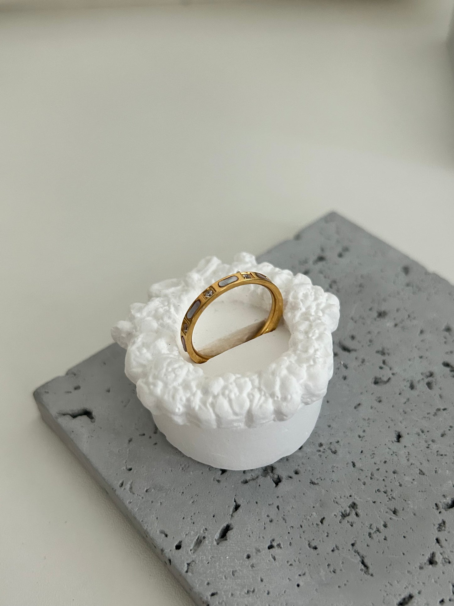 Berry Ring • Gold minimalist band ring