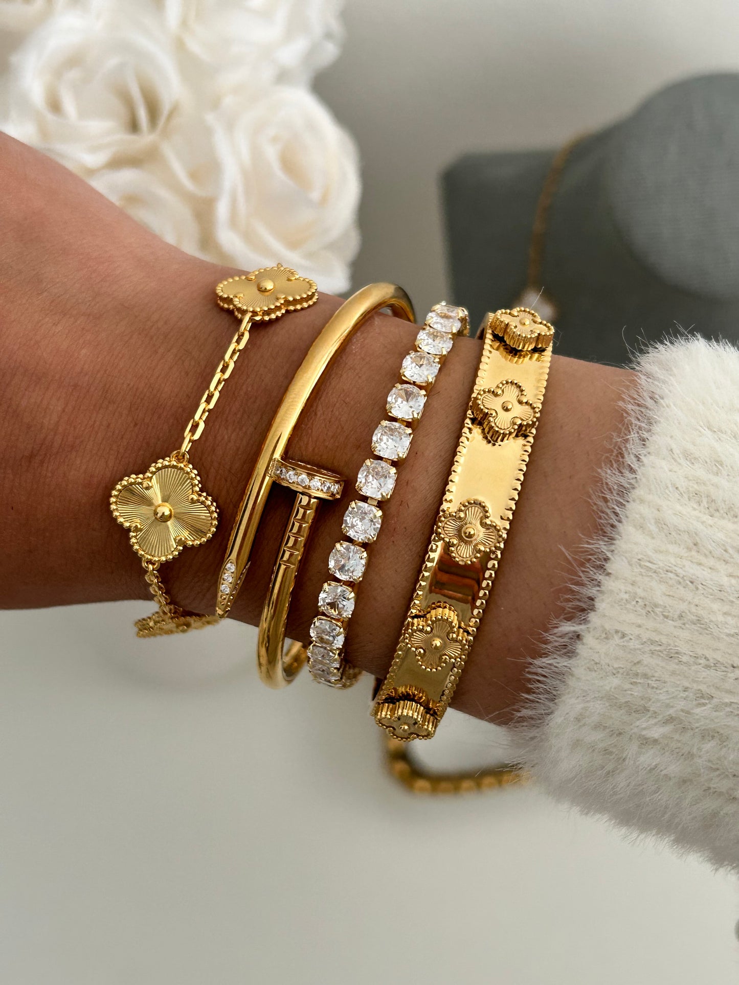 Anya bracelet • Gold four-leaf clover bracelet