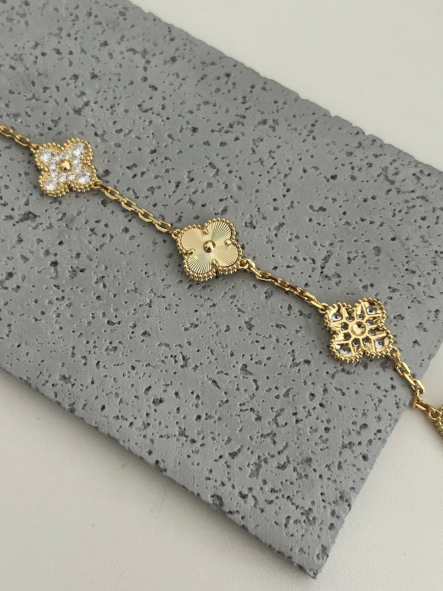 Safina bracelet - Four-leaf Gold clover sparkle bracelet