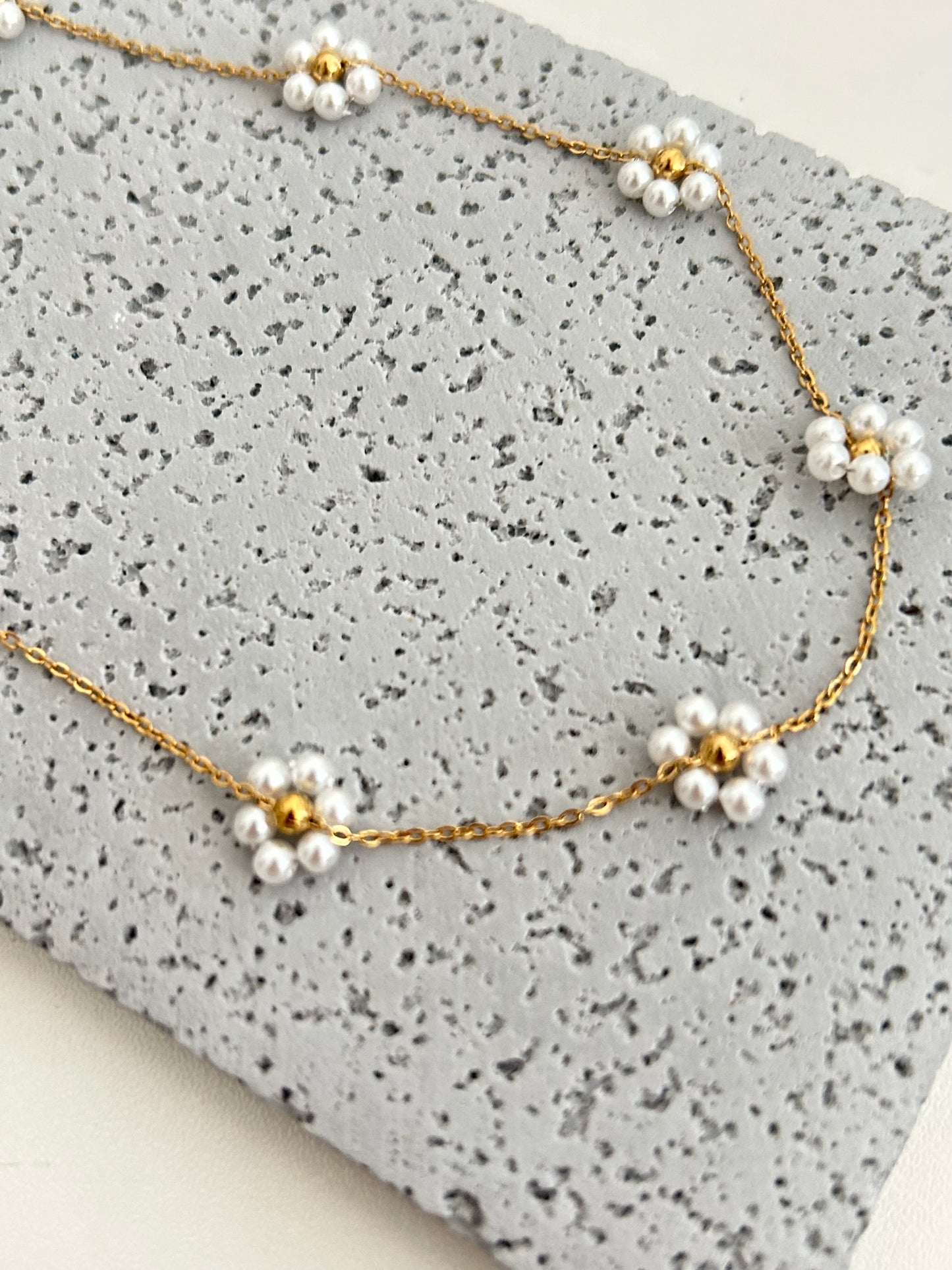 Nafisa Necklace • Flower necklace