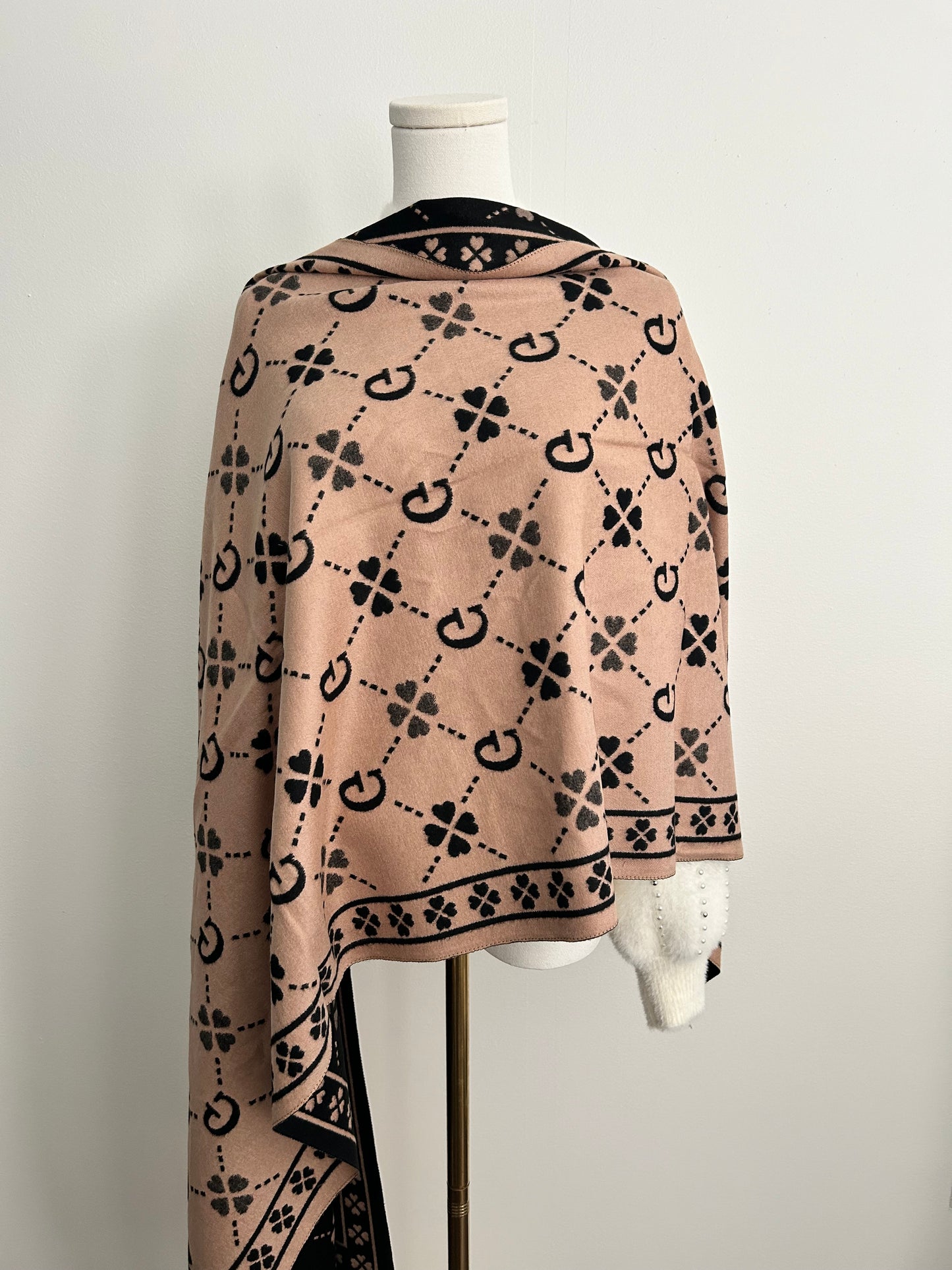 Cashmere feel shawl with clover prints