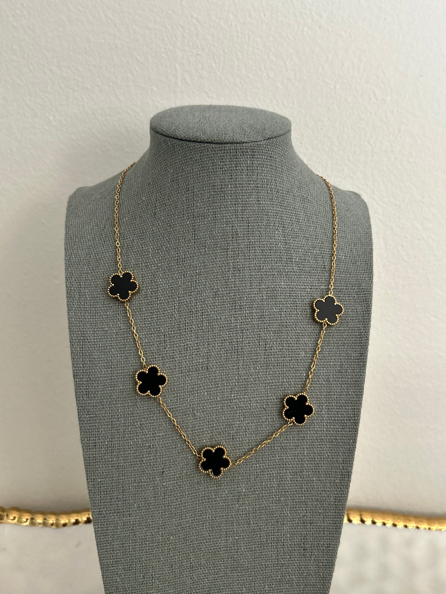 Assiya Necklace • Flower necklace