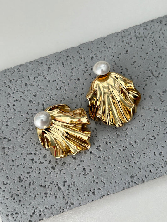 Sayeda Exaggerated Pearl Chunky Earrings