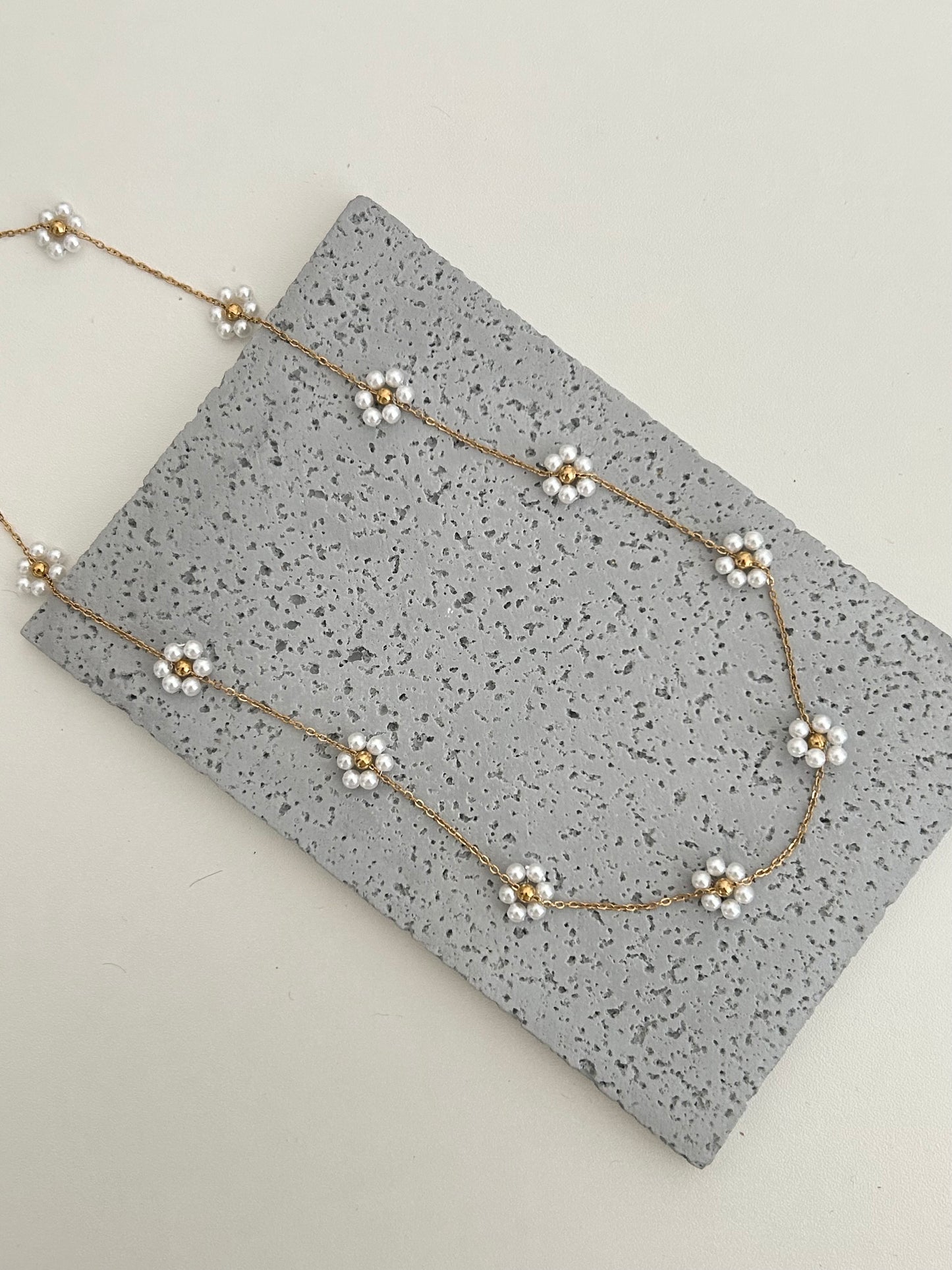 Nafisa Necklace • Flower necklace