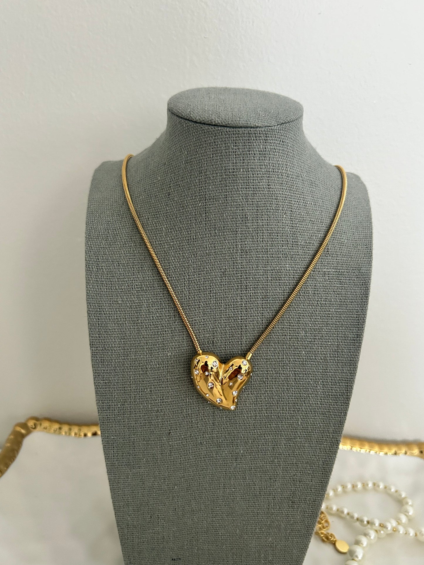 Azra Necklace • Heart necklace