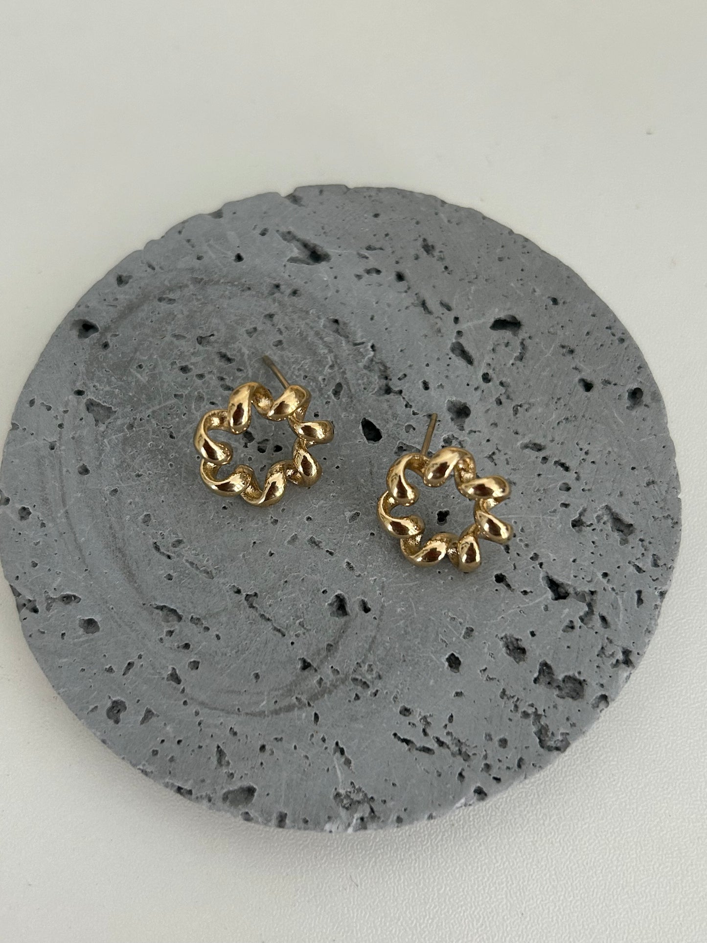 Beatrice studs earrings