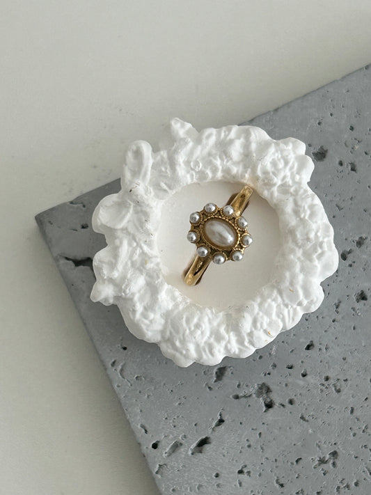 Rabia Ring • Pearl gold flower ring