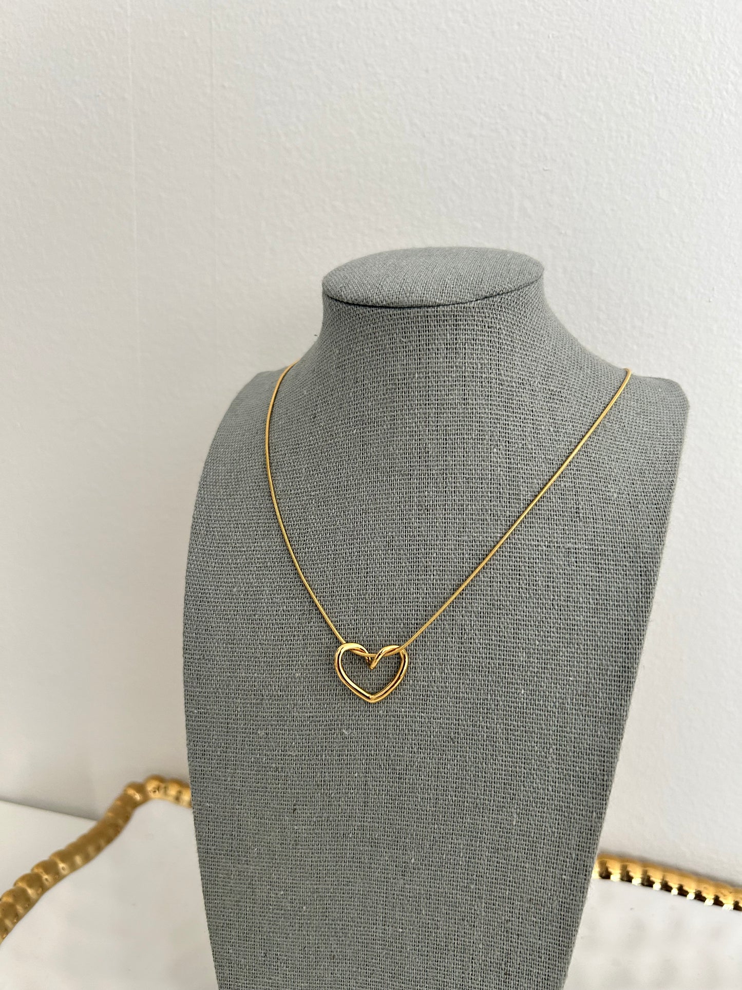 Sama Necklace • Heart necklace