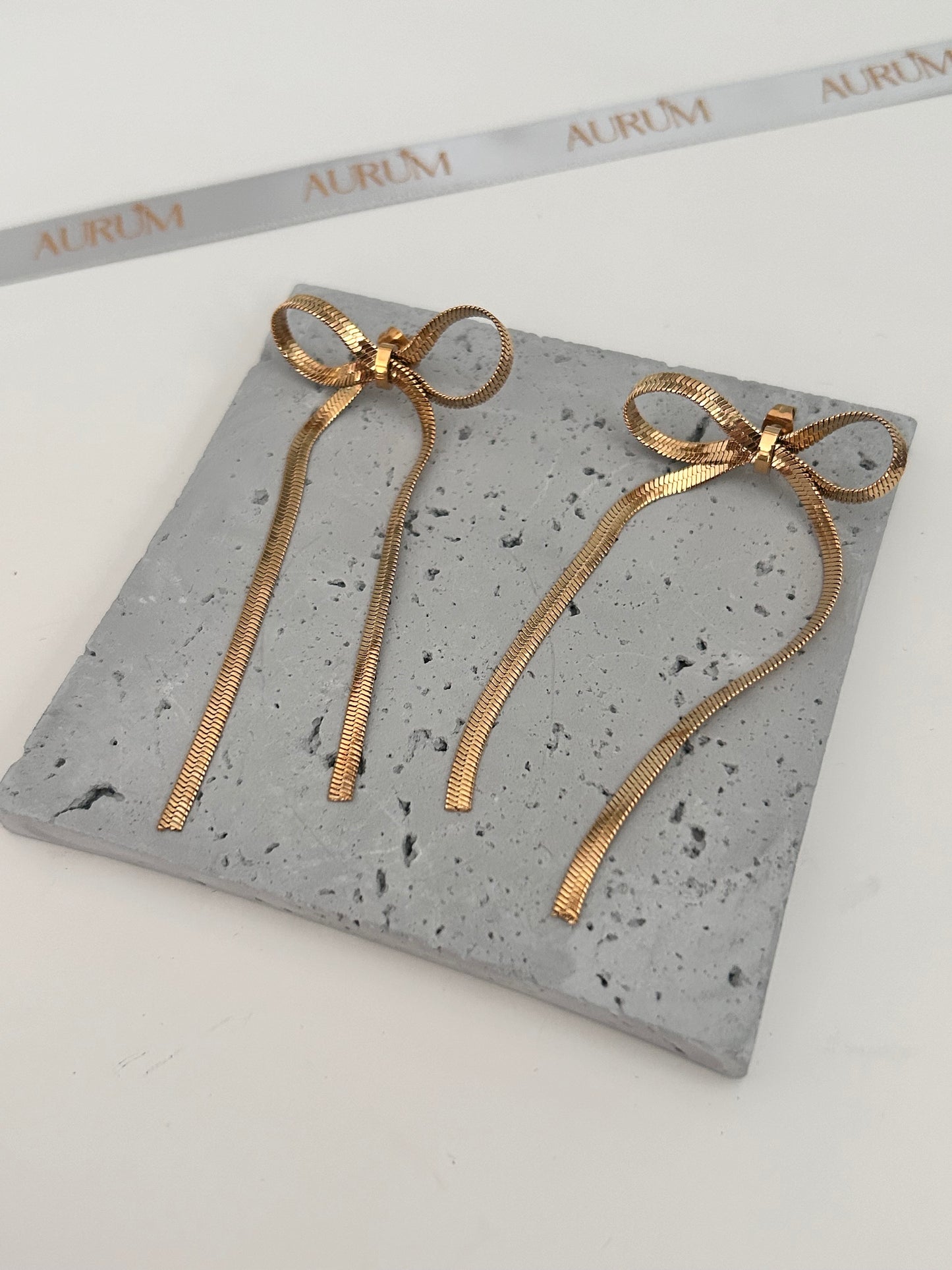 Sumayya earrings • Bow earring