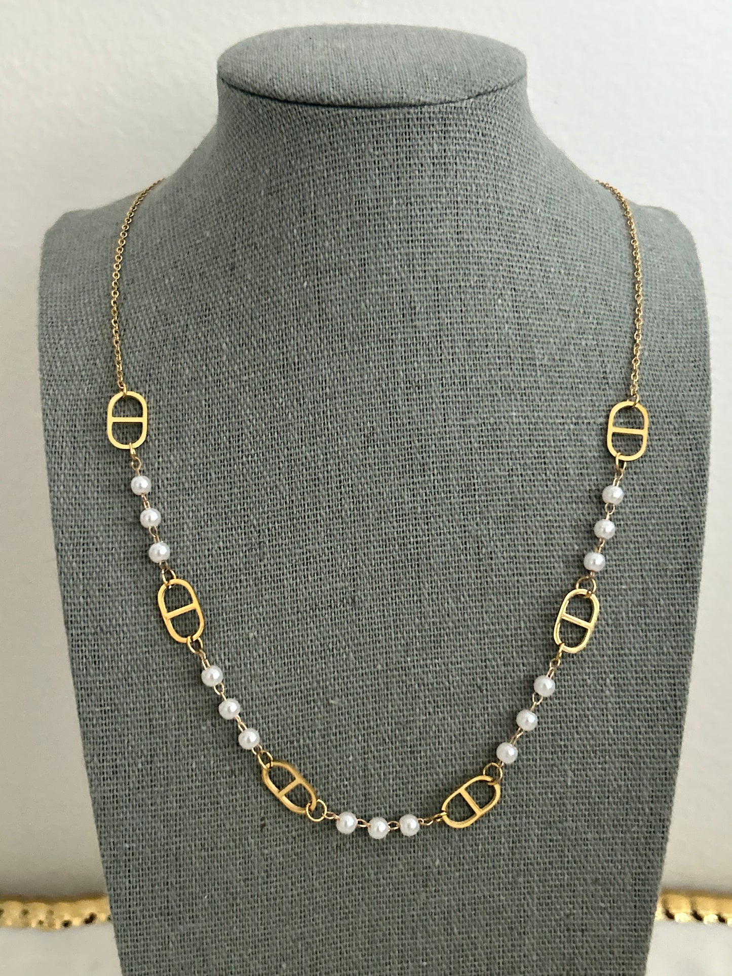 Daniela necklace • Pearly tarnish-free necklace