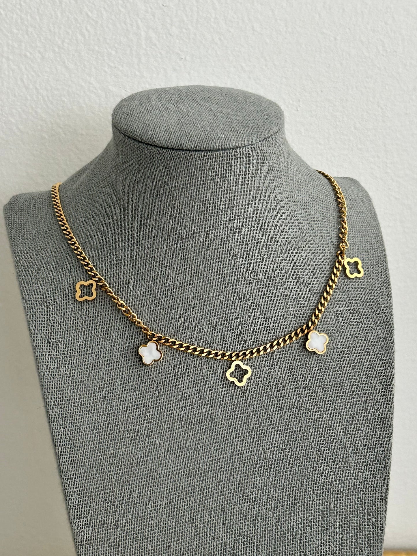 Saliha Necklace • Clover necklace